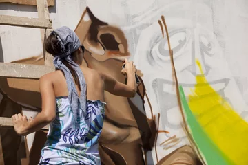 Photo sur Aluminium Graffiti graffeur féminin
