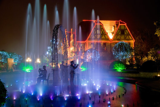 成都南湖欧洲风情街音乐喷泉夜景