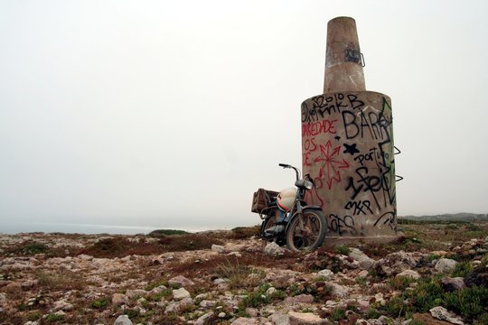 R&eacute;volte, libert&eacute;, mobilette, tag