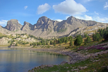 Fototapeta na wymiar Jezioro Allos, w Mercantour (Alpy)
