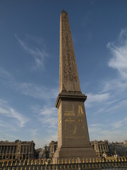 Obelisco en la plaza de la Concordia en Paris