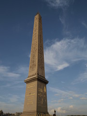 Obelisco en la plaza de la Concordia en Paris