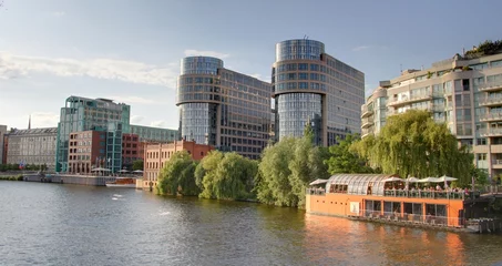 Gordijnen Hotel moderne à berlin le long de la spree © Lotharingia
