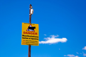 Schild Warnung vor Stieren