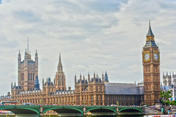 Fototapeta na wymiar Most Westminster promy