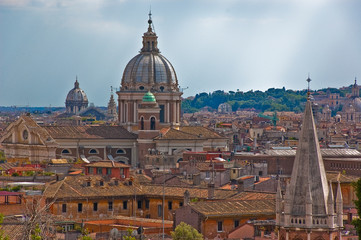 Obraz na płótnie Canvas buildings and church dome in Rome