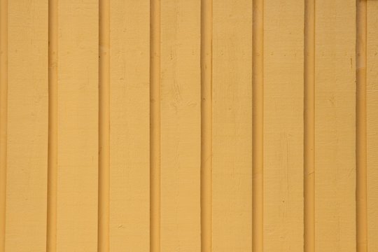 Holzwand gelb
