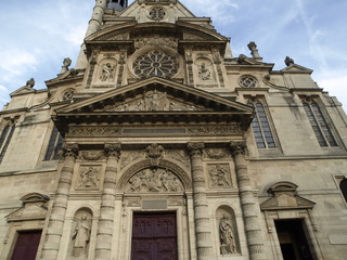 Fototapeta na wymiar Iglesia de Saint Etienne du Mont w Paryżu