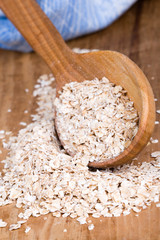 oat flakes in wooden spoon
