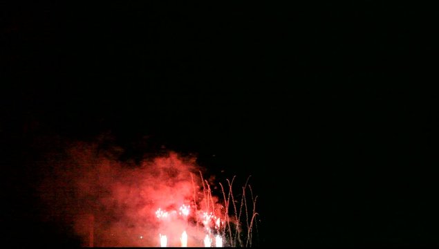 Feuerwerk in Rot