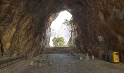 Muurstickers deicai hill crane cave © gringos