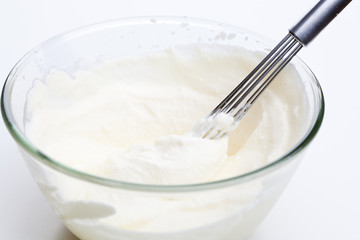 Schüssel mit Schlagsahne