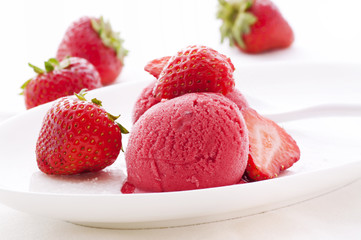 Erdbeeren mit Erdbeereis