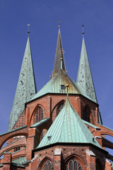 Fototapeta na wymiar Die Türme der Marienkirche in Lübeck