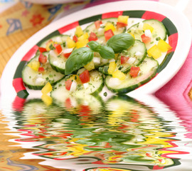 frischer Gurkensalat