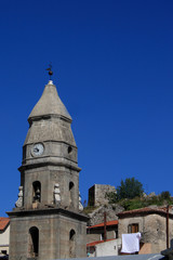 Fototapeta na wymiar Południowe Włochy-Campanile w Borgo medievale con Orologio