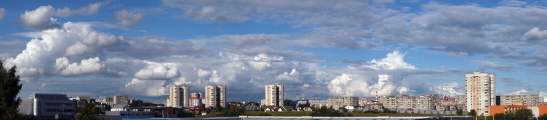 Fototapeta na wymiar Clouds in the city