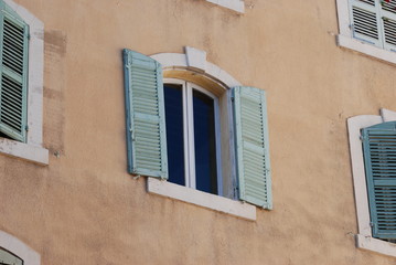 façade de caractere