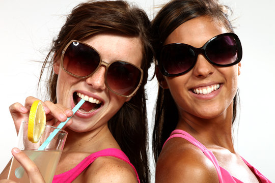 due donne belle e felici