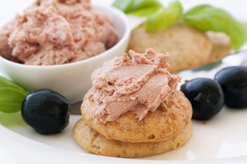 Streichwurst mit Cracker
