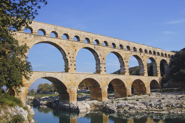 Fototapeta na wymiar Pont du Gard rzymski akwedukt w pobliżu Avignon we Francji