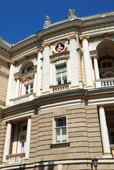 Fototapeta na wymiar Fasada budynku opery w Odessie, Ukraina