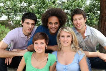 Obraz premium Group of happy students in a park