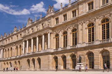 Fototapeta na wymiar Façade du château de Versailles - France