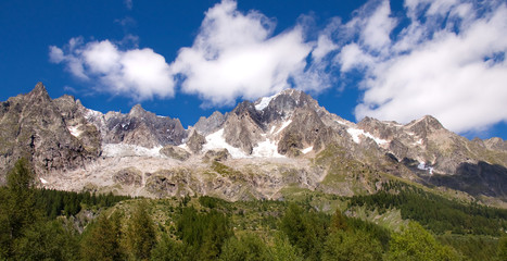 Fototapeta na wymiar Alpy widziane z Val Ferret