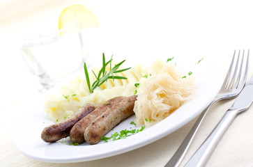 Bratwurst und Sauerkraut