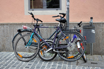 Fototapeta na wymiar regensburg, biciclette nel centro storico #1