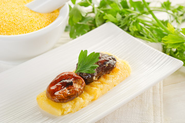 polenta and mushroom grilled-polenta e funghi grigliati