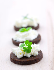 Pumpernickel Canapé