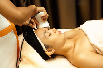 Facial Treatment with Collagen Serum