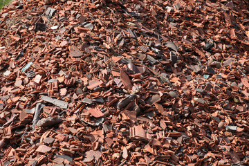 bauschutt von dachziegeln