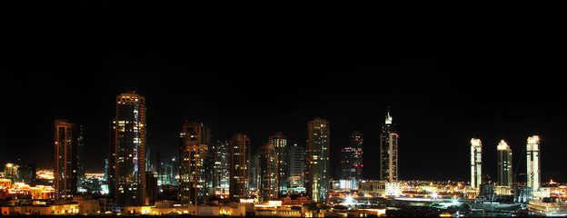Obraz na płótnie Canvas Miasto w nocy