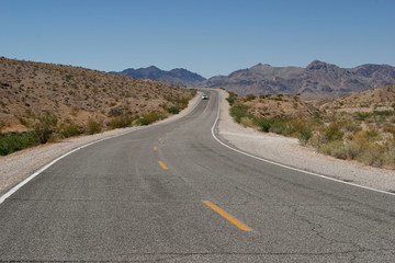 Fototapeta na wymiar Winding desert road