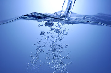 注ぐ水
