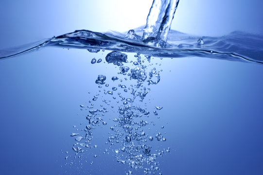 注ぐ水