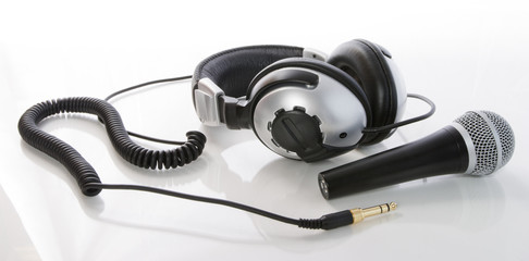 Obraz na płótnie Canvas headphones and microphone