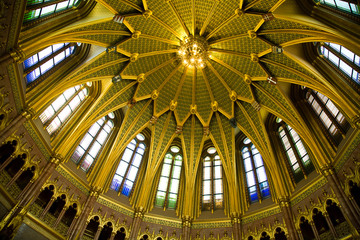 Fototapeta na wymiar La cúpula del Parlamentod de Budapest (toma 1)