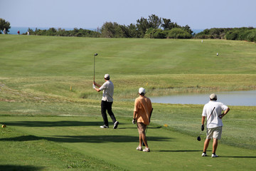 Drei Golfspieler