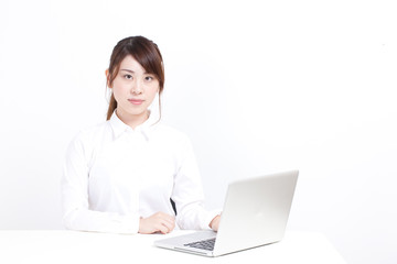 パソコンを使う女性