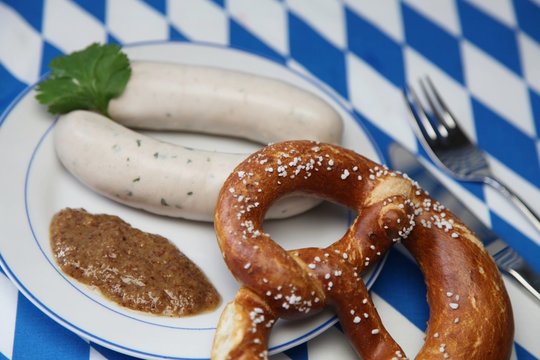 Wei&szlig;w&uuml;rste mit Senf und Brezn