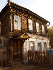 Fototapeta premium An old village house in autumn