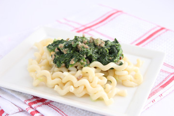 Nudeln mit Blattspinat