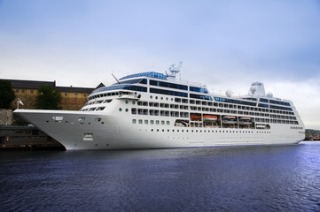 Fototapeta na wymiar Cruise boat at harbour