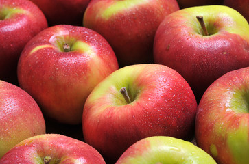 red apples