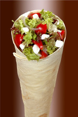 Fladenbrot mit Salat