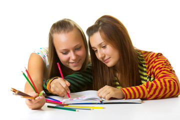 The girl draws pencil